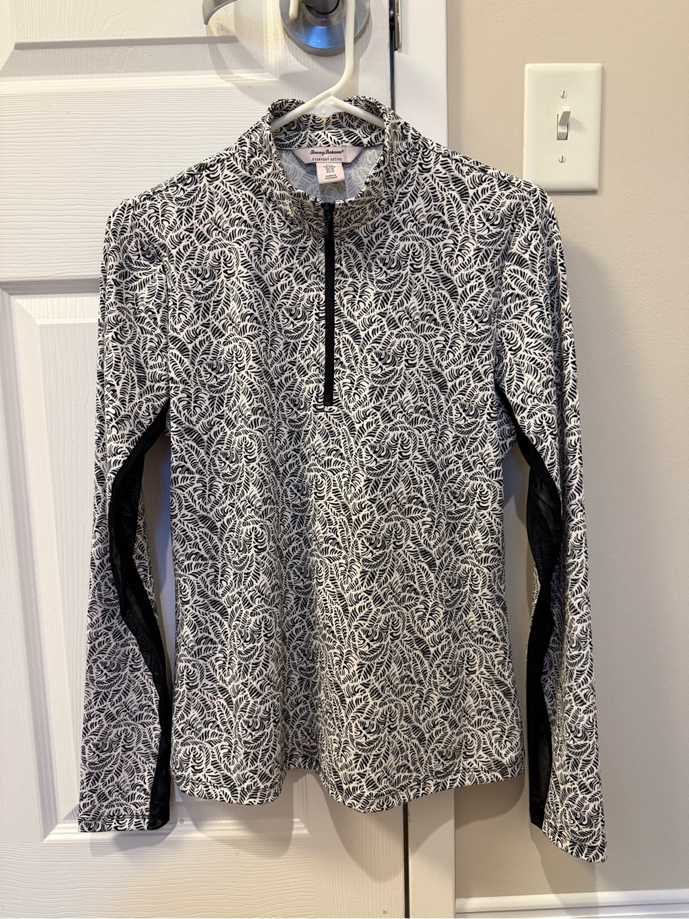 Tommy Bahama Everyday Active Mesh Long Sleeve Shirt Black White Women’s M EUC